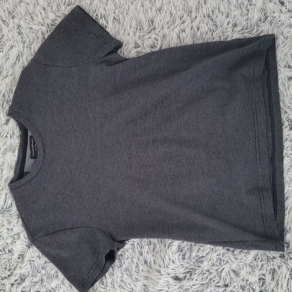 Banana Republic Dress Crew tee, size S, very soft!